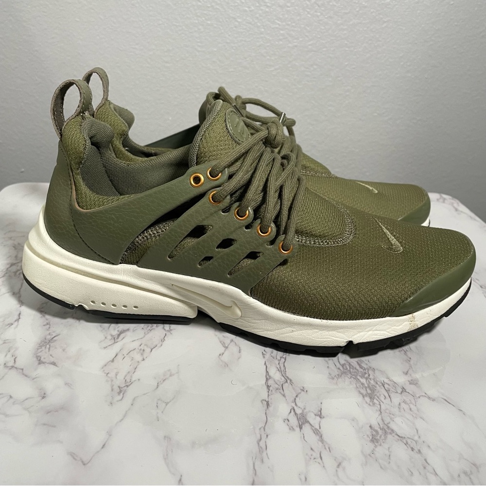 Nike Air, Presto, Running Shoes, men size 8 Tie But Slip On, Green
